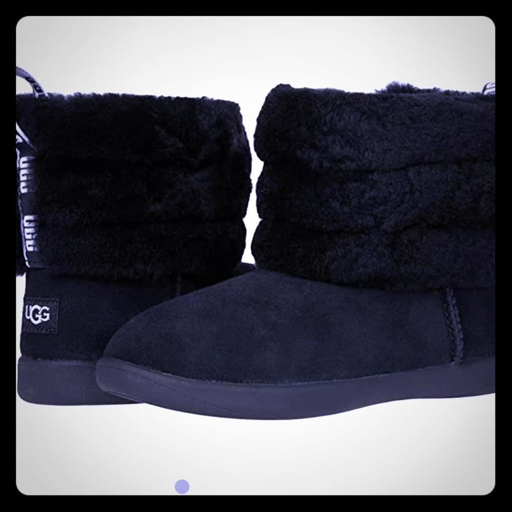 NWOT mini quilted uggs size 7